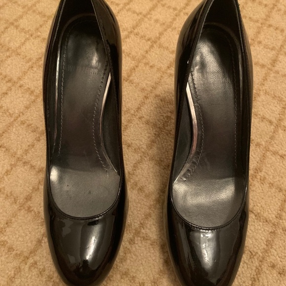 Stuart Weitzman patent leather pumps - Picture 2 of 3